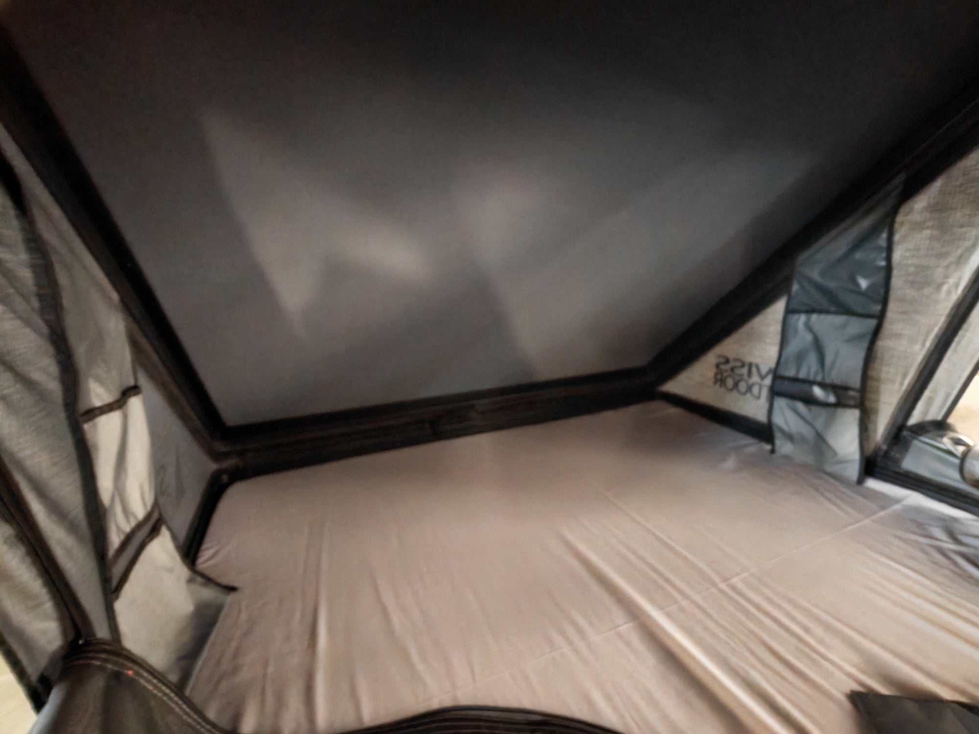 SWISS OUTDOOR S.O. Dachzelt VANLIFE ROOFI-1B mit Aluminium Hartschale Hardcover